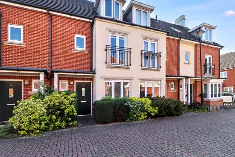 Browne Close, Woking GU22 3 bed terraced house for sale