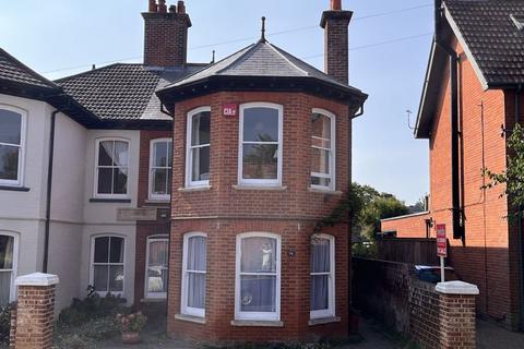 Southampton Road, Fareham PO16 4 bed semi