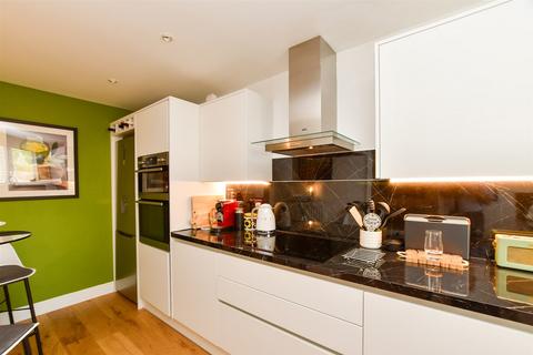 Tutts Close, Dorking RH4 3 bed semi