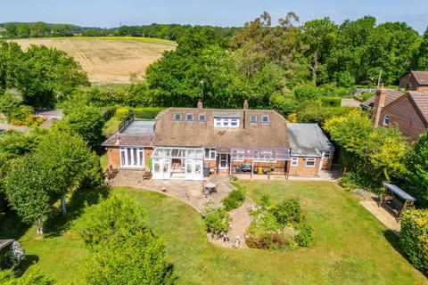 Dunstable Road, Luton LU1 4 bed bungalow for sale