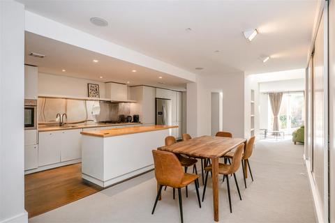 Ormonde Terrace, St John's Wood... 2 bed apartment for sale