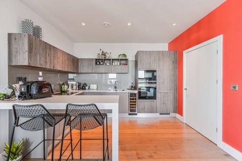Brogan House, Battersea, London, SW8 3 bed flat for sale