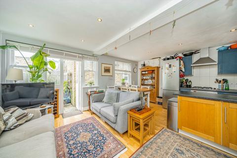Roehampton Lane, London SW15 2 bed maisonette for sale