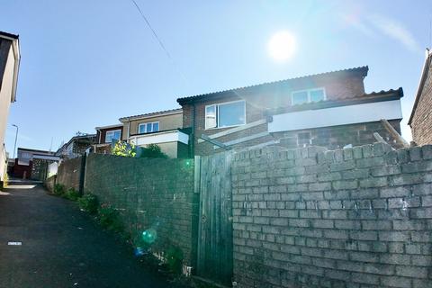 Lime Court, Newbridge, NP11 3 bed terraced house for sale