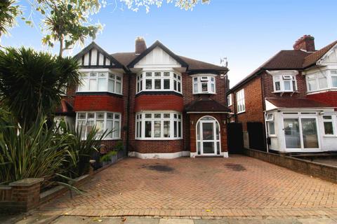 Gloucester Gardens, BARNET EN4 3 bed semi