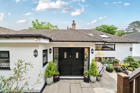 Abbots Lane, Kenley CR8 4 bed link detached house for sale