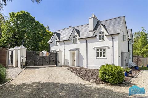 The Ridgeway, London, NW7 3 bed detached house for sale
