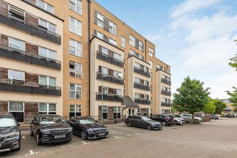 Lanadron Close, Isleworth TW7 2 bed flat for sale
