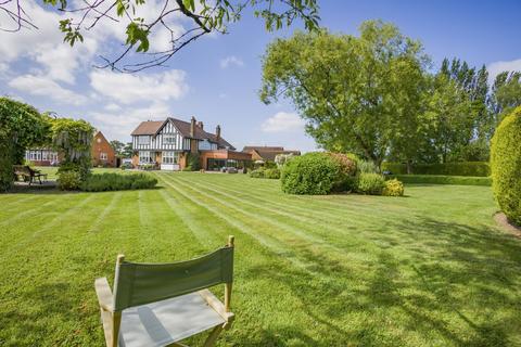 Mangrove Lane, Hertfordshire SG13 7 bed detached house for sale