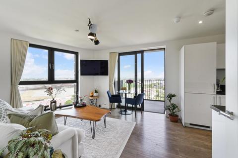 Kingfisher Heights, London, E16 1 bed apartment for sale