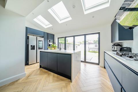Scotland Bridge Road, Addlestone KT15 4 bed semi