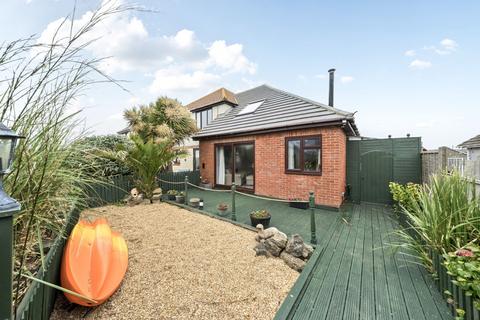 East Bracklesham Drive, Bracklesham... 2 bed chalet for sale