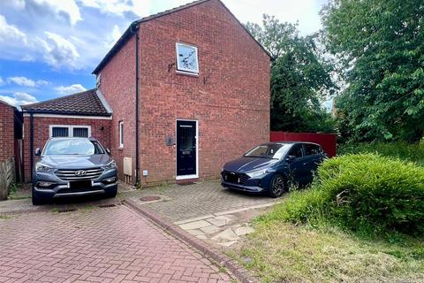 Holliday Close, Crownhill, Milton Keynes 4 bed detached house for sale