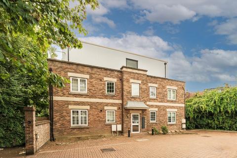 Northfield Avenue, London W13 2 bed flat for sale