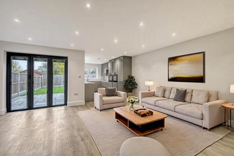 5 bedroom semi-detached house for sale
