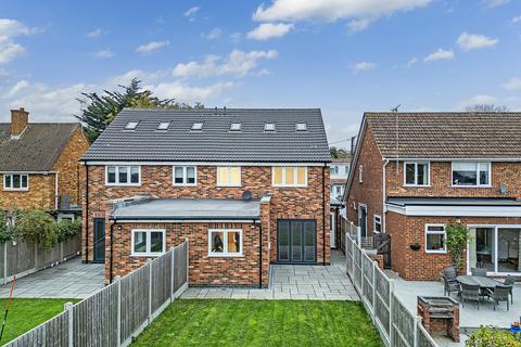 5 bedroom semi-detached house for sale
