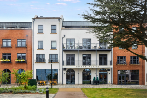 1 Threadneedle Road, Farnham, Surrey... 2 bed penthouse for sale