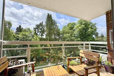 Branksome Wood Road, Bournemouth, BH4 2 bed apartment for sale