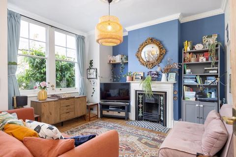 Aylmer Road W12 2 bed flat for sale