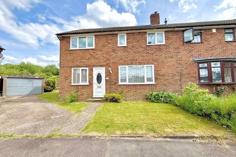 Jeans Way, Dunstable 4 bed semi
