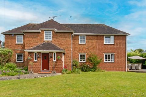 St. Johns Crescent, Essex CM24 5 bed detached house for sale