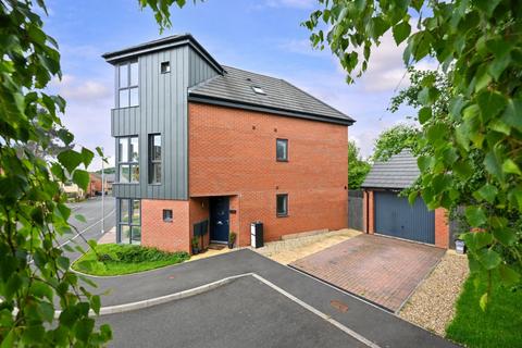 York Road, Priorslee, TF2 4 bed detached house for sale