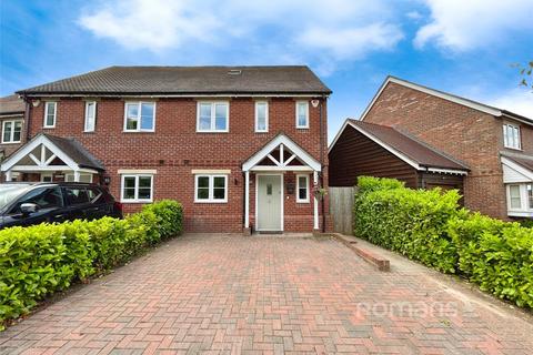 Monteagle Gardens, Yateley, Hampshire 4 bed semi