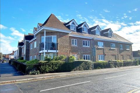 Manor Court, Staines TW18 1 bed flat for sale