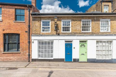Crown Street, Harrow on the Hill... 2 bed flat for sale