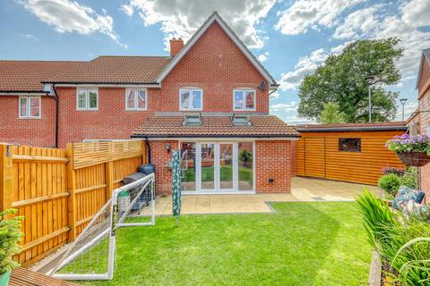 Grant Road, Bishop's Stortford CM23 3 bed end of terrace house for sale