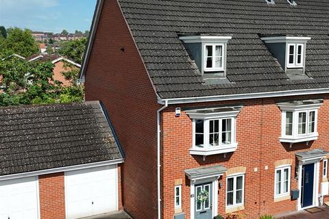 Chaytor Drive, Nuneaton 3 bed townhouse for sale