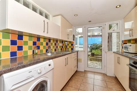 Salmestone Road, Margate, Kent 2 bed ground floor maisonette for sale