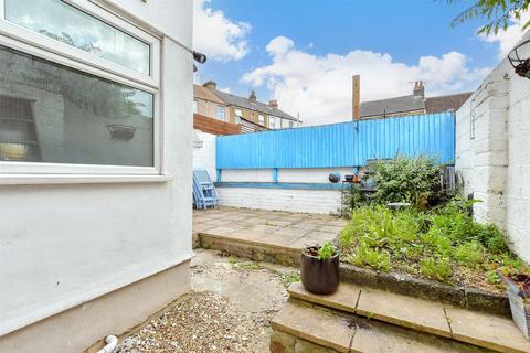 Salmestone Road, Margate CT9 2 bed ground floor maisonette for sale