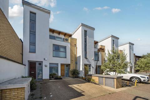 Shipka Road, Balham, London, SW12 2 bed maisonette for sale