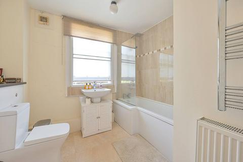 Westcroft Square, Hammersmith... 1 bed flat for sale