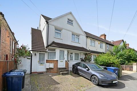 Long Drive, Acton 3 bed maisonette for sale