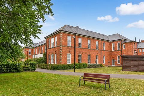 Longley Road, Chichester 2 bed flat for sale