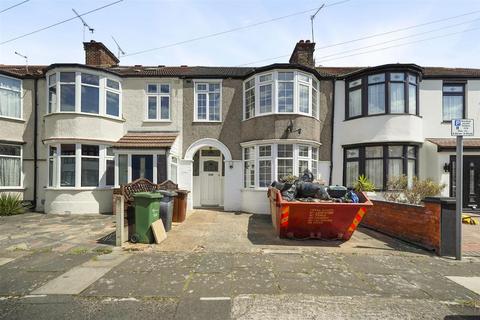 Shirley Gardens, Essex 4 bed terraced house for sale