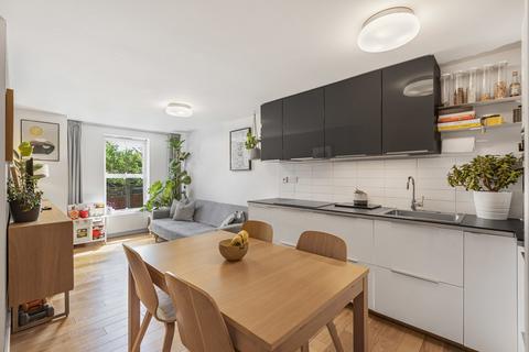 Southgate Road, London, N1 2 bed apartment for sale