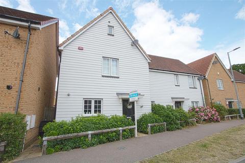 Rosebay Avenue, Billericay CM12 4 bed semi