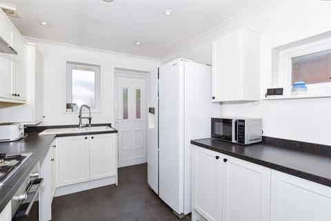 Queens Avenue, Snodland ME6 2 bed detached house for sale