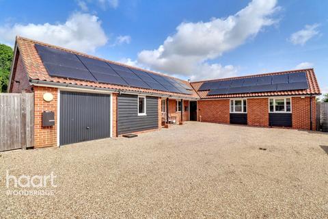 Cavell Close, Bawdsey, Woodbridge 4 bed detached bungalow for sale