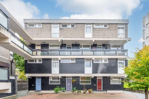 Misterton Court, Battersea Square... 3 bed maisonette for sale