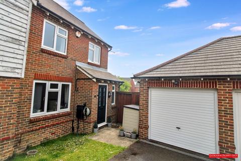 Orwell Close, Pevensey BN24 3 bed semi