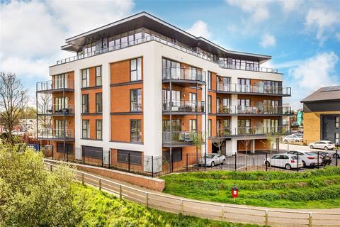 Sycamore Avenue, Surrey GU22 2 bed flat for sale