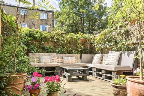 Lausanne Road, London 1 bed apartment for sale