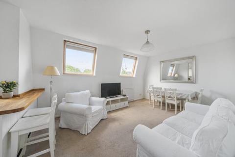 Battersea Rise, London, SW11 3 bed flat for sale