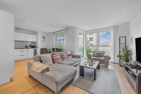 Queensland Road, Islington, London 3 bed flat for sale