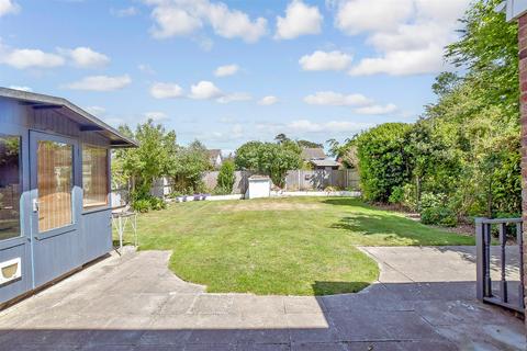 Poplar Grove, Hayling Island PO11 4 bed detached house for sale