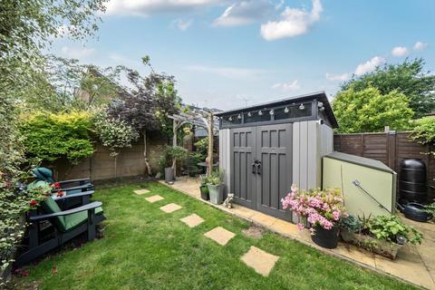 Deacon Road, Kingston Upon Thames KT2 1 bed maisonette for sale